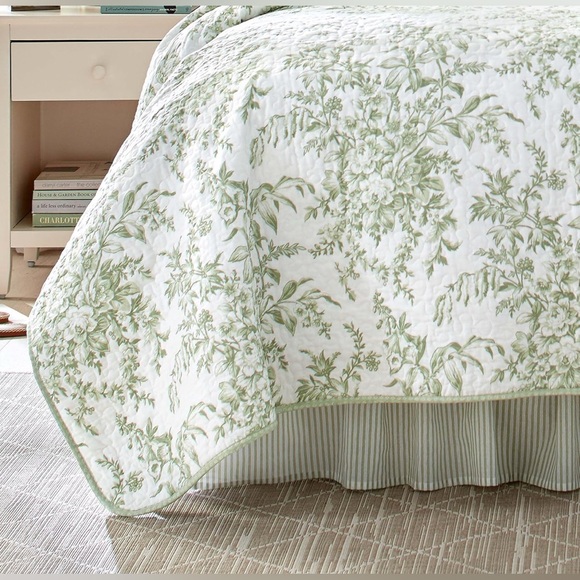 Laura Ashley King Cotton Bedding Sage Green Off White Two Matching Shams New - Picture 5 of 10